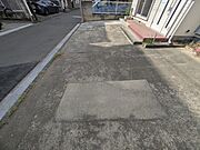 出し入れしやすい並列駐車場（3台可）が嬉しい住まい。 