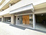 最寄り駅まで徒歩6分の近さ。 忙しい朝が助かる立地、 暮らしにゆとりが生まれます。 