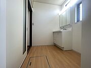 ドライヤーの風に包まれながら、今日一日の終わりを感じる。そんな、地味だけど決して無くてはならない、名脇役。 