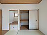 収納：和室にはしっかり押し入れ。お布団もしっかりしまえます。 