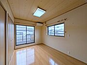 住宅街の2階南向きのお部屋、日当たりはご覧のとおり良好です。 