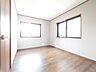 子供部屋：たっぷりの陽光と、心地よい風が舞い込みます。 