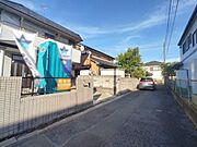 幅員こそやや狭くても、その分交通量が少なくて安心。 