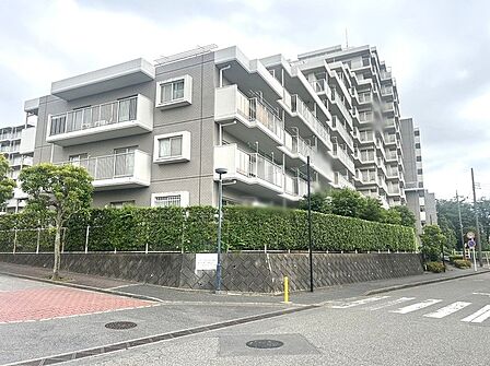 いつでもご案内いたします。大切なペットと暮らせるリフォーム済のマンションが販売中です。お気軽にお問合せください。