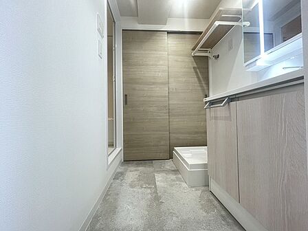 ドライヤーの風に包まれながら、今日一日の終わりを感じる。そんな、地味だけど決して無くてはならない、名脇役。