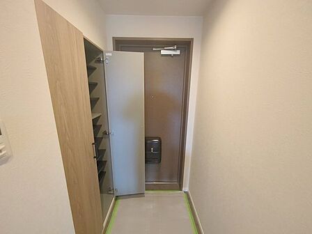 すっきりと整った玄関まわりが、日々の暮らしに心地よいゆとりと安心感をもたらしてくれます。