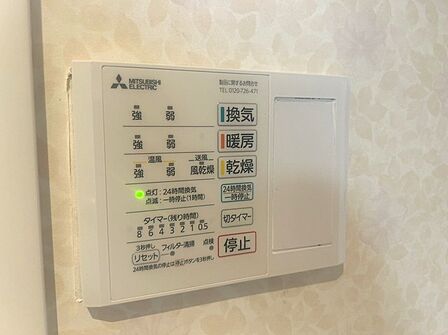 空気もこもらず、いつもクリーンな浴室乾燥機付。
