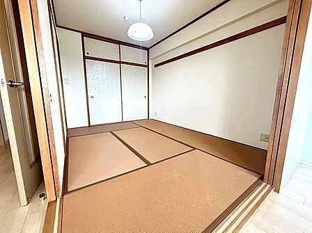 お子様にとっていいお昼寝空間になる和室は、ぜひリビングのお隣で。