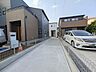 駐車場：奥まった敷地延長ならでは。視線は少なく、自分のプライベートな空間を楽しめます。 