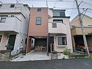 最寄り駅まで徒歩15分。この距離だと、運動不足も少し解消されるかも。 