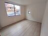 子供部屋：住宅街の2階南向きのお部屋、日当たりはご覧のとおり良好です。 