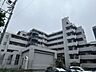 外観：落ち着いた色味と整ったフォルムが街並みに美しく調和しています。 