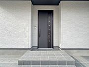玄関は家の顔でもあります。広いと気持ちがいいですね！ 
