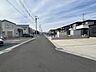 外観：駐車が苦手な方にも嬉しい、前面6ｍ道路に面した住まい。 