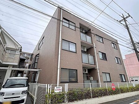車通りの少ない閑静な住宅地、のびのびした子育てに適します。