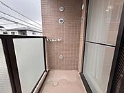 らくらくお洗濯を助ける広いバルコニー。 