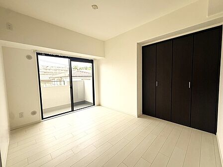 角住戸なので各お部屋に窓があり明るいですね〇