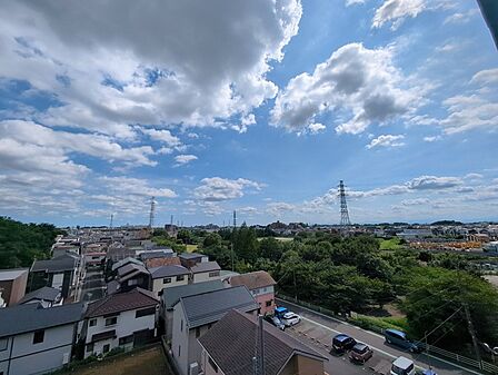 車の通りも少ない閑静な住宅地。子育てにも、第二の人生にも。 