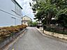 外観：閑静な住宅地で、小さなお子様がいるご家族にも安心。 