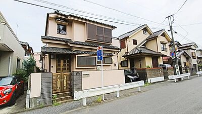 外観:最寄り駅まで徒歩12分。この距離だと、運動不足も少し解消されるかも。 外観:最寄り駅まで徒歩12分。この距離だと、運動不足も少し解消されるかも。