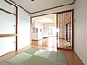 和室：リビングと一体のように使える和室。キッチンからもよく見えます。 