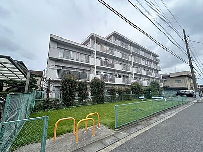 外観:最寄り駅まで徒歩11分の近さ。 忙しい朝が助かる立地、 暮らしにゆとりが生まれます。 外観:最寄り駅まで徒歩11分の近さ。 忙しい朝が助かる立地、 暮らしにゆとりが生まれます。