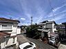 その他：主に二階建てが中心の住宅街。近隣の屋根を高さを見ても、こちらの家と同じくらい。 