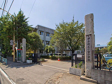 伊奈町立小室小学校(590m)