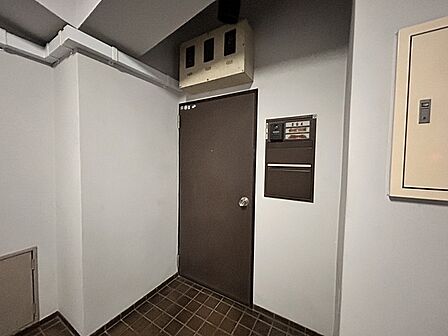 最寄り駅まで徒歩10分の近さ。 忙しい朝が助かる立地、 暮らしにゆとりが生まれます。