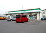 周辺：ファミリーマート上尾小敷谷店（530m）