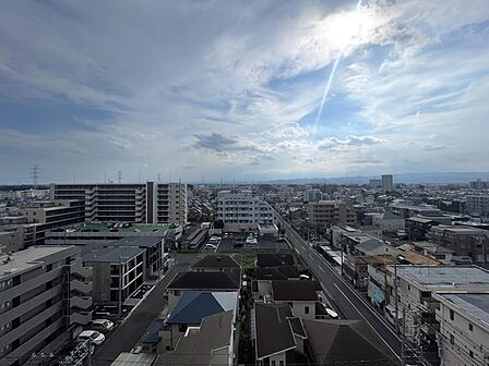 視界の広がりを感じられる開放的な眺望が日々の暮らしに心地よいゆとりをもたらしてくれます