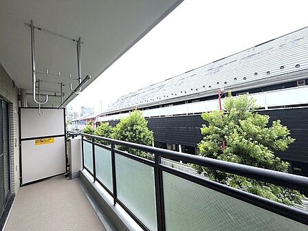 日当たりの良い南側バルコニー