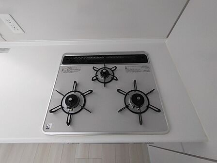3口のガスコンロで、お料理はよりスピーディーに。