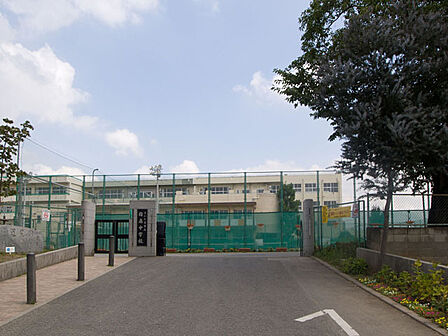 さいたま市立指扇中学校(290m)