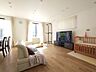 リビング/ダイニング：開放感と採光にこだわった、21.5帖のＬＤＫ。  