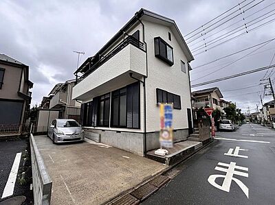 外観:車の通りも少ない閑静な住宅地。子育てにも、第二の人生にも。 外観:車の通りも少ない閑静な住宅地。子育てにも、第二の人生にも。