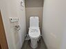 トイレ：新しくお住まいになる方のことを考えて、トイレも新品に交換しました。 