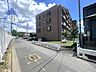 その他：重厚感のある鉄筋コンクリート造の建物は、周辺の穏やかな街並みに溶け込みながらも確かな存在感を放ち、日々の暮らしに安心感をもたらしてくれます 