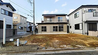 外観：穏やかな空気が流れる落ち着いた街並みに寄り添う、心地よい広がりを感じる空間です。