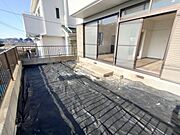 広々とした南庭は、太陽の下のリビングかもしれません。 