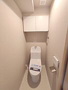 新しくお住まいになる方のことを考えて、トイレも新品に交換しました。 