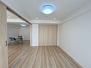ＬＤＫ＋隣接洋室、開放すれば計約23.5帖。おもてなしスペースにもどうぞ。 
