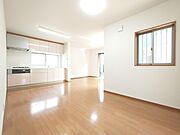 ご家族みんながゆったりくつろげる広々リビング。 
