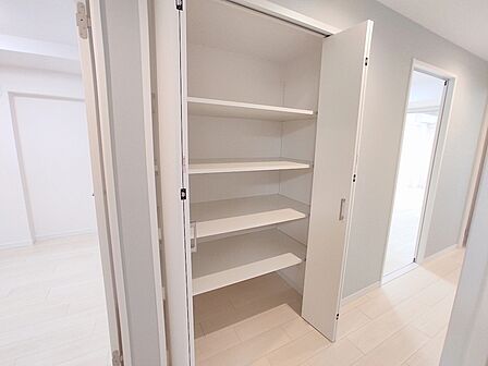 全居室はもちろん、共用スペース収納もあり、すっきり片づけて広く使えます。 