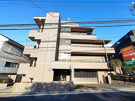 最寄り駅まで徒歩14分。この距離だと、運動不足も少し解消されるかも。 