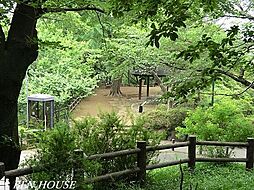 [周辺] 大倉山公園 徒歩13分。樹々に囲まれた気持ちのよい公園です。 1010m
