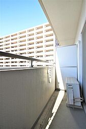バルコニーは広く開放的です。