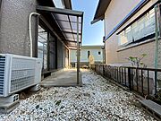 差し掛けのあるお庭