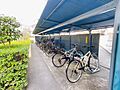 自転車置き場で...