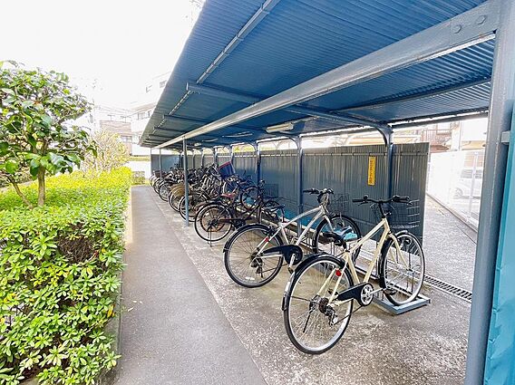 自転車置き場で...